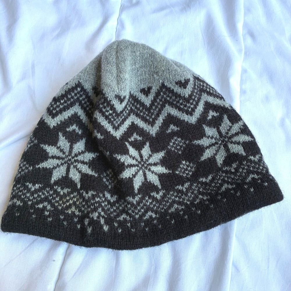 Impermeable by Weatherproof Wool Blend Winter Beanie Hat Fair Isle Black Gray